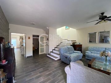 CASA EN VENTA EN COL. JARDINES