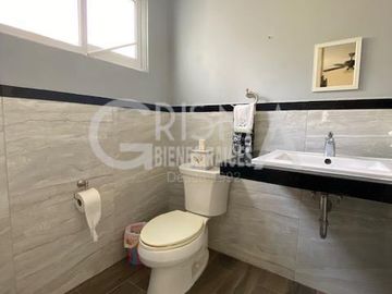 CASA EN VENTA EN COL. JARDINES