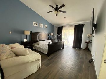 CASA EN VENTA EN COL. JARDINES