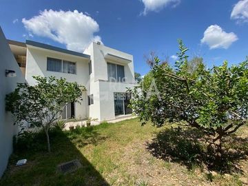 CASA EN VENTA EN COL. JARDINES
