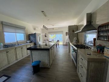 CASA EN VENTA EN COL. JARDINES
