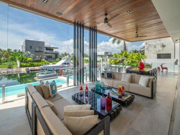 Casa en  Venta en los Canales puerto Cancún
