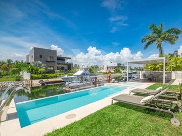 Casa en  Venta en los Canales puerto Cancún