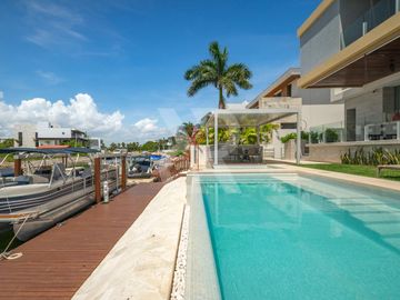 Casa en  Venta en los Canales puerto Cancún