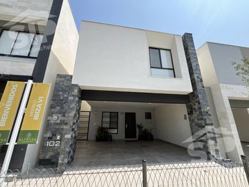 HERMOSA CASA EN VENTA - DOMINIO CUMBRES