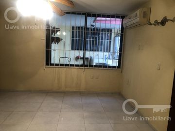 Casa en Venta en calle Nayarit, Col. Petrolera, Coatzacoalcos, Ver.
