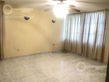 Casa en Venta en calle Nayarit, Col. Petrolera, Coatzacoalcos, Ver.