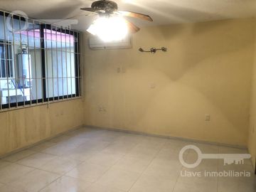 Casa en Venta en calle Nayarit, Col. Petrolera, Coatzacoalcos, Ver.