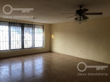 Casa en Venta en calle Nayarit, Col. Petrolera, Coatzacoalcos, Ver.