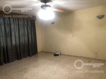 Casa en Venta en calle Nayarit, Col. Petrolera, Coatzacoalcos, Ver.