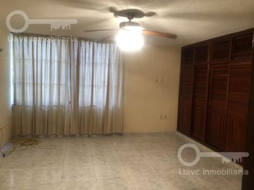 Casa en Venta en calle Nayarit, Col. Petrolera, Coatzacoalcos, Ver.
