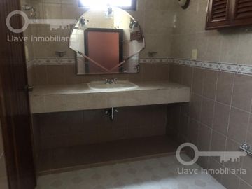 Casa en Venta en calle Nayarit, Col. Petrolera, Coatzacoalcos, Ver.