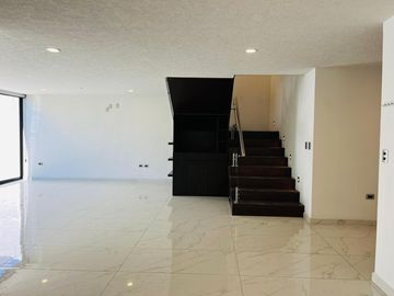 Casa en  venta junto a Chedraui barrio Cascatta.