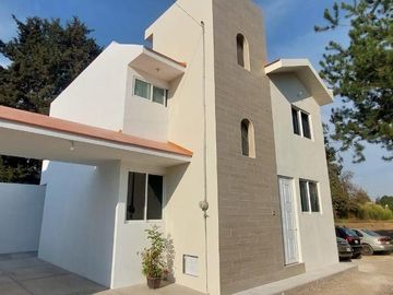 Casa en venta con cuatro recamaras y tres baños completos en Totolac, Tlaxcala
