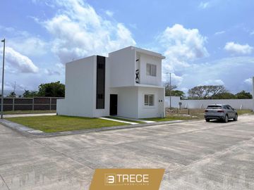 Casa en Fraccionamiento Jardines del Sur, Paso del Toro Veracruz