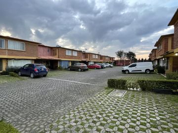 Casa en condominio en  SAN FELIPE TLAMIMILOLPAN FRACCIONAMIENTO HACIENDA VISTA HERMOSA TOLUCA