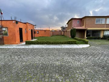 Casa en condominio en  SAN FELIPE TLAMIMILOLPAN FRACCIONAMIENTO HACIENDA VISTA HERMOSA TOLUCA
