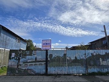 SE VENDE CASA Y AMPLIO TERRENO