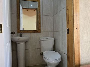 SE VENDE CASA Y AMPLIO TERRENO
