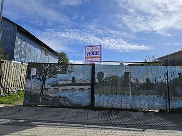 SE VENDE CASA Y AMPLIO TERRENO