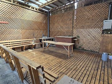 SE VENDE CASA Y AMPLIO TERRENO