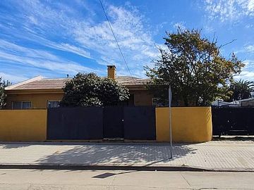 SE VENDE O ARRIENDA  CASA EN CONSTITUCIÓN