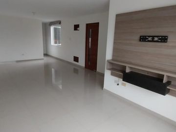 VENDO DEPARTAMENTO EN CARABAYLLO CON COCHERA