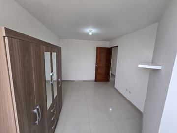 VENDO DEPARTAMENTO EN CARABAYLLO CON COCHERA