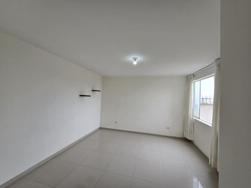 VENDO DEPARTAMENTO EN CARABAYLLO CON COCHERA