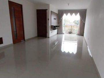 VENDO DEPARTAMENTO EN CARABAYLLO CON COCHERA