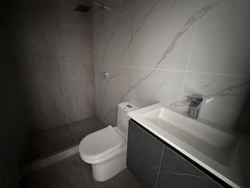 VENDO DUPLEX EN SURQUILLO CON 4 DORMITORIOS