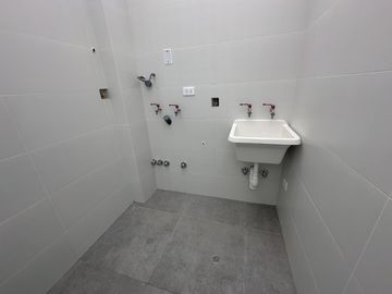 VENDO DUPLEX EN SURQUILLO CON 4 DORMITORIOS