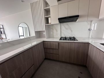 VENDO DUPLEX EN SURQUILLO CON 4 DORMITORIOS