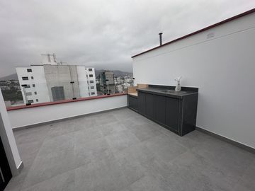 VENDO DUPLEX EN SURQUILLO CON 4 DORMITORIOS