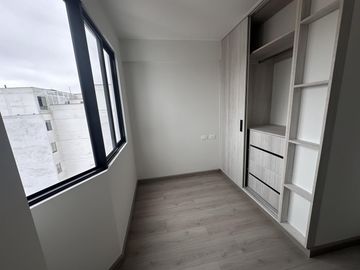 VENDO DUPLEX EN SURQUILLO CON 4 DORMITORIOS