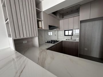 VENDO DUPLEX EN SURQUILLO CON 4 DORMITORIOS