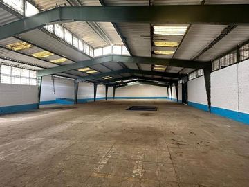 ALQUILO ALMACEN EN EL CALLAO, EN NESTOR GAMBETA 2,220 m2