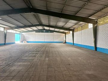 ALQUILO ALMACEN EN EL CALLAO, EN NESTOR GAMBETA 2,220 m2
