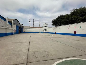 ALQUILO ALMACEN EN EL CALLAO, EN NESTOR GAMBETA 2,220 m2