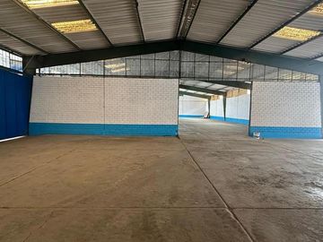 ALQUILO ALMACEN EN EL CALLAO, EN NESTOR GAMBETA 2,220 m2