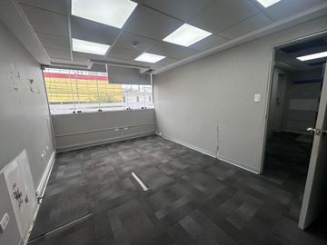 OFICINAS EN ALQUILER EN SURQUILLO, FRENTE AL METRO DE ARAMBURÚ