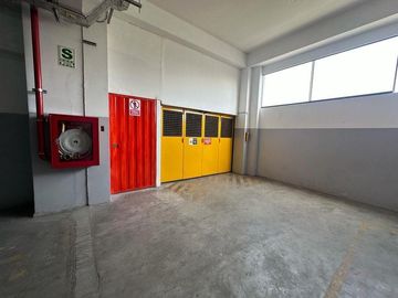 ALQUILER DE ALMACEN INDUSTRIAL EN ATE VITARTE