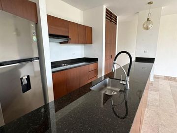 Venta y renta de departamento en torre dentro de privada con amenidades