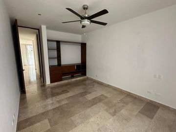Venta y renta de departamento en torre dentro de privada con amenidades