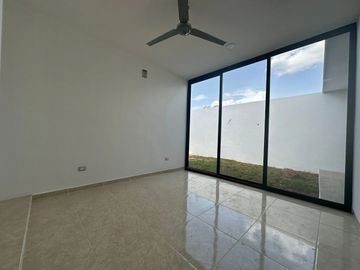 Casa en venta en Real Montejo, de Un piso, 3 rec, 3 baños, alberca