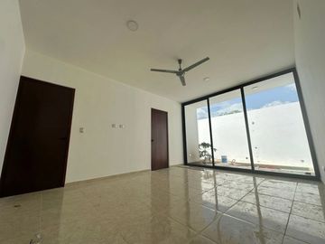 Casa en venta en Real Montejo, de Un piso, 3 rec, 3 baños, alberca