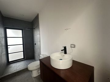 Casa en venta en Real Montejo, de Un piso, 3 rec, 3 baños, alberca