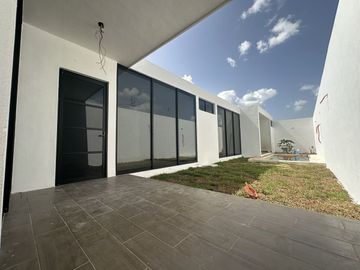 Casa en venta en Real Montejo, de Un piso, 3 rec, 3 baños, alberca