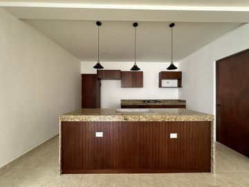 Casa en venta en Real Montejo, de Un piso, 3 rec, 3 baños, alberca