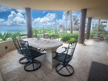 RESIDENCIA EXCLUSIVA FRENTE AL MAR, 2 HABITACIONES 2 BAÑOS